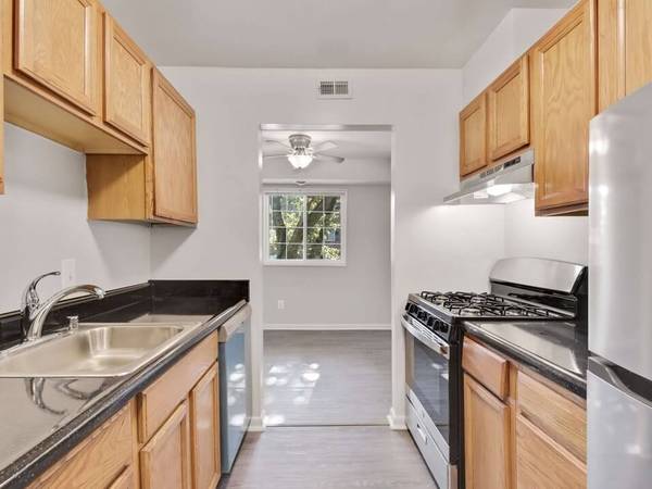 $1,600 / 1br - Forestville MD, 1 bedroom, Gas Range (5815 Marlboro Pike, Forestville, MD)63896157291139122