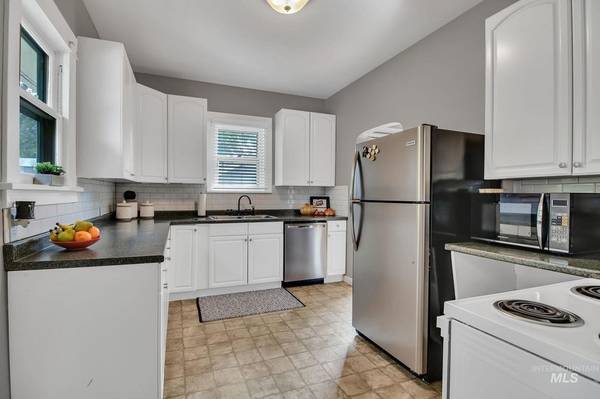 $1,900 / 2br - 1500ft2 - 2 BDR 1 Bath House for rent, fully fenced yard (Twin Falls)63922556970883123