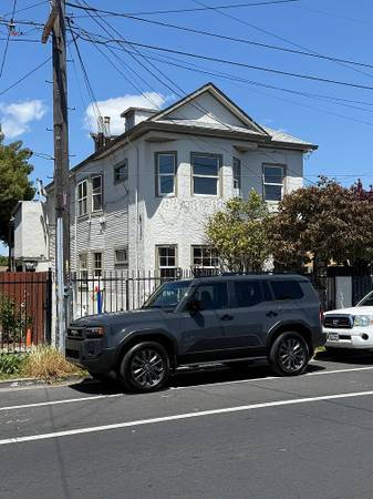 $2,400 / 2br - 1000ft2 - Duplex Building - 2 Beds, 1 Bath, Living,  Dining, Laundry Room (richmond / point / annex)63806889567489120