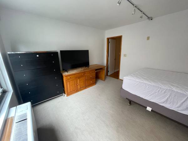 Habitación amueblada de $1,895 con baño privado: portero, ascensor, lavandería (Upper East Side)63874741494659121