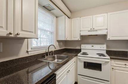 $1,050 / 2br - Updated 2BR/1BA Apartment for Rent – Don’t Miss Out! (Manchester, CT)63989075286402120