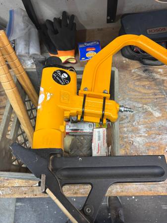 Bostitch Pneumatic Floor Nailer 1