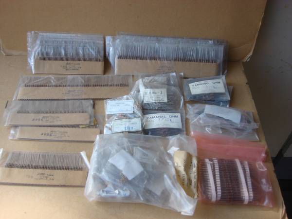 LARGE QUANTITES OF RESISTORS 1