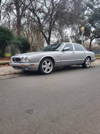 2002 Jaguar XJ8 sport - $2,50063619149936257120