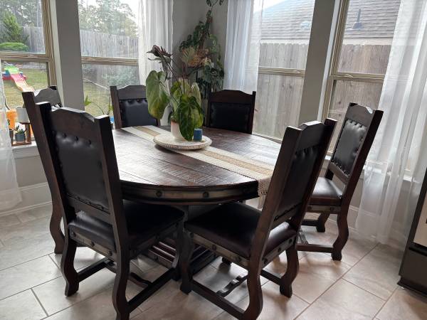 Large Rustic/Traditional Dining Table & 6 Chairs 1