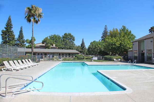 $1,623 / 2br - 735ft2 - Get a TV on Immediate Move Ins63900312425474124
