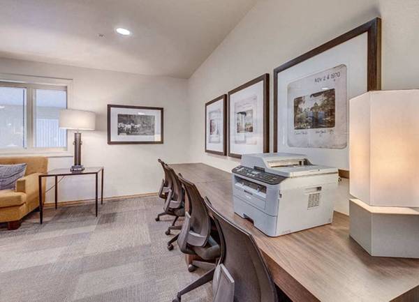$1,289 / 1br - Library, Electric Stove, Arts and Crafts Room (625 Stillaguamish Ave, Arlington, WA)63688549534339124