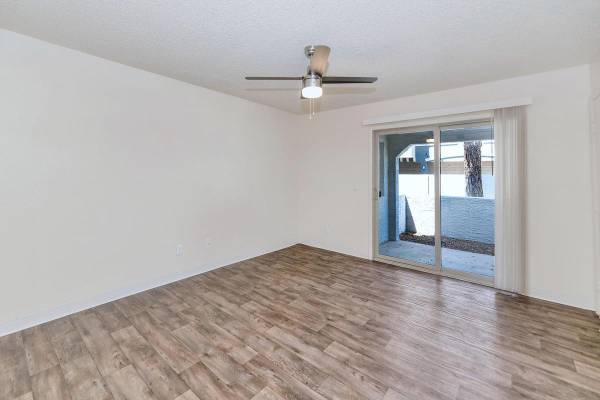 $1,349 / 2br - 960ft2 - Ask About Our Specials, Walk-in Closets, Plank Style Flooring (Downtown Gilbert)64024993864577121