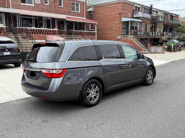 2011 Honda Odyssey EX-L 8 pasajeros funciona excelente minivan cargado - $5500 (Brooklyn)63618003650179124
