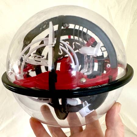 SHARPER IMAGE 3D Space Shuttle Sphere/Maze 1