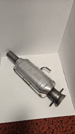 1994 Cadillac Seville STS cat converter 1