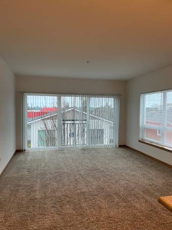 $1,650 / 1br - Stylish 1-Bedroom Apartment on Top Floor – Available Soon! (16520 Larch Way Lynnwood, WA)63688586444035124