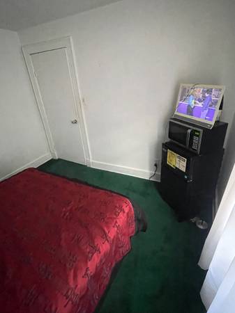 $700 / 3br - Furnished room available (Hampton)64053704801539121