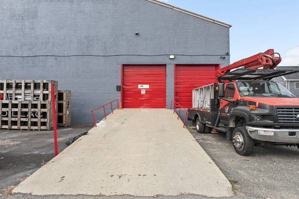$9,500 / 9100ft2 - ESPACIO DE GARAJE / Espacio de almacén !! (Everett / Bow Street)63611897224833121