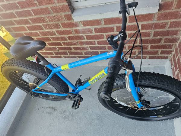Mongoose with fat tires very good condition - $275 (Queens)63443223290371122