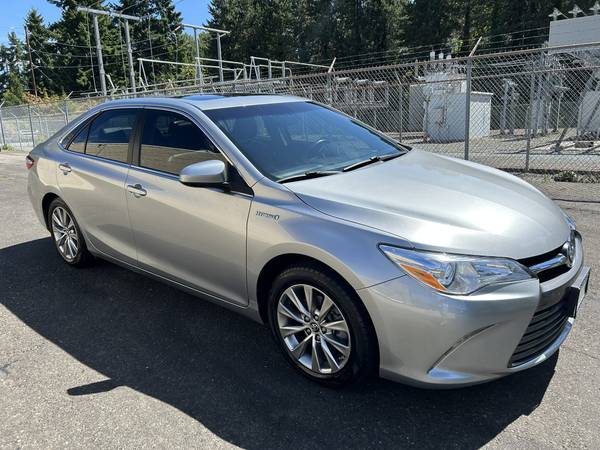 2015 Toyota Camry Hybrid XLE Sedán -- Pocas millas, completamente equipado, ahorro de combustible -- - $20,950 (Kirkland)63469751029379122
