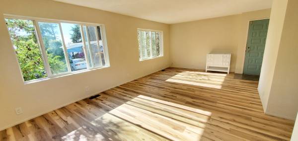 $139,500 / 3br - 1440ft2 - Beautifully Refreshed 2+ Bedroom, 2 Bath, Mfg Home in Park (Boring)63820909045123121