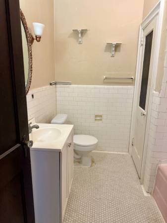$1,095 / 1br - Large one bedroom apt 2 blocks from Ritter Park!!! (Ritter Park)63989520604675124