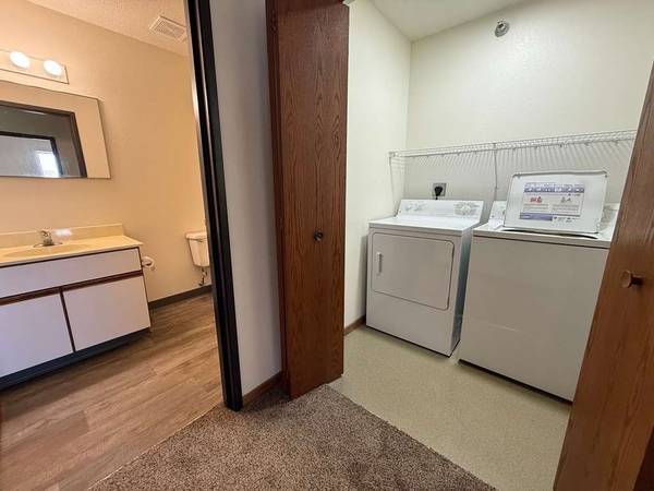 $975 / 1hab - 590 pies² - ¡Diferente a cualquier otro de 1 habitación! ¡Ven a ver tu nuevo hogar! (Saint Cloud, Minnesota)63988653918082122