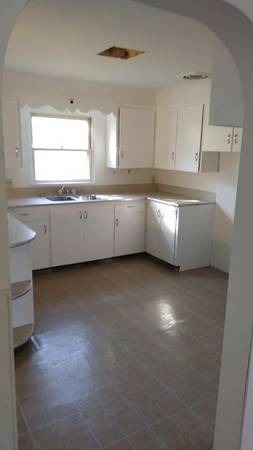 $989 / 3br - 1000ft2 - Big 3 Bedroom in Shoshone- Great Kitchen, New Flooring (Shoshone, ID)63852379831169123