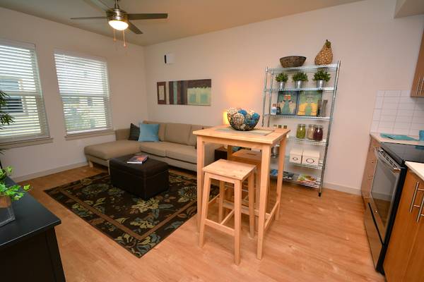 $1,395 / 1br - Live Local in the Heart of SE Portland @ Eastside 101! (SE Portland, Cesar Chavez, Laurelhurst)64039223602434123