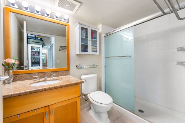 $3,790 / 2br - 1149ft2 - Moana Pacific West, renovated 2/2/2 + den, Ocean & city views! (Honolulu)63939392240771124