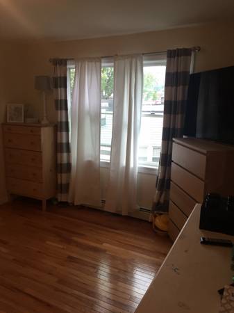 $1,000 / 1br - 144ft2 - room for rent, 1 months rent 1 months security deposit (Yonkers)64033456275331124