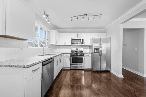 $1,800 / 3br - Hazel Park- Stunning 3 Bedroom 1 Bath Home Available Now! (Hazel Park)63937876627971121