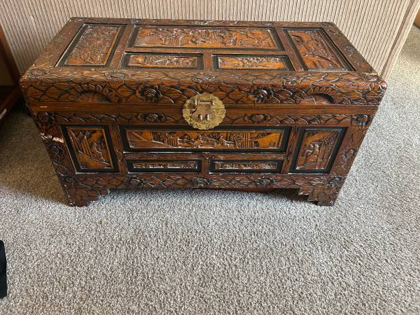 Oriental treasure chest 1