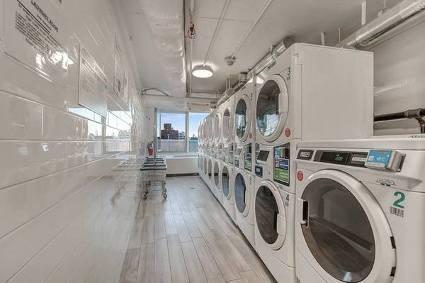 $630 Large room in luxury apartment building in Queens (Elmhurst)63809019072897124