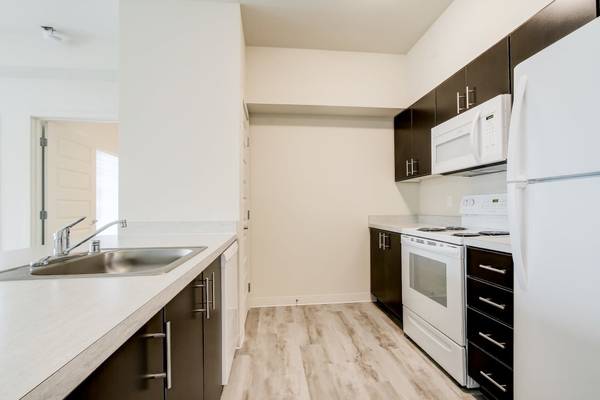 $1,725 / 1br - 553ft2 - Microondas, Persianas Personalizadas, 1/hab 1/ba63688407286273123