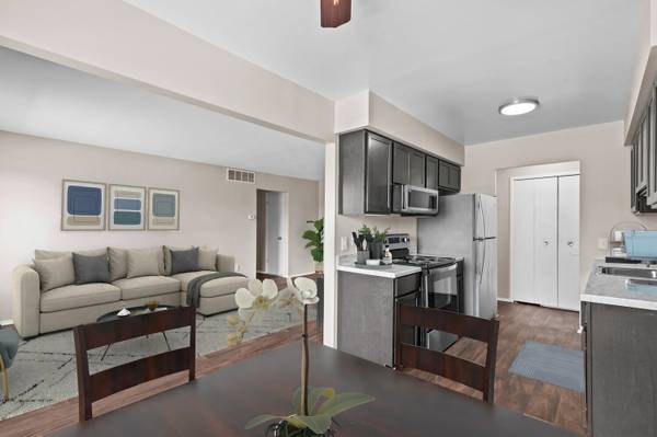 $1,369 / 2br - 1200ft2 - Dining Room, In Southfield, 2/bd 2/ba (27435 Greenfield Road, Southfield, MI)63926727618818122