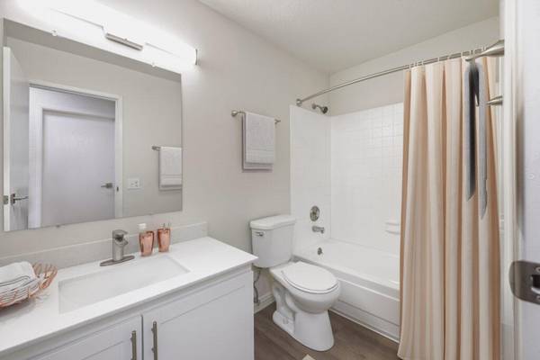 $1,750 / 1br - 667ft2 - Spacious private decks, All new quartz countertops (Renton)63934418536450122