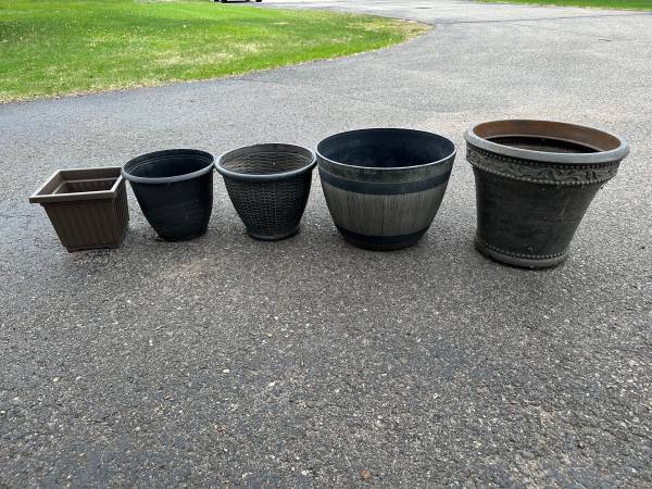 Decorative Planter/Flower Pots 1