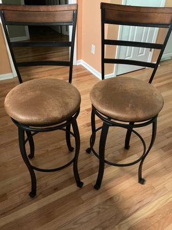 KITCHEN BREAKFAST/BAR STOOLS 1