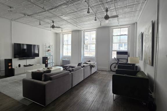 2500SF SOHO LOFT! Walk up to your 4BR FIND 1