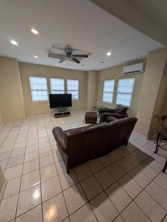 $400 / 2br - Weekly rental close to Texas city refineries (San Leon)63986918584834120