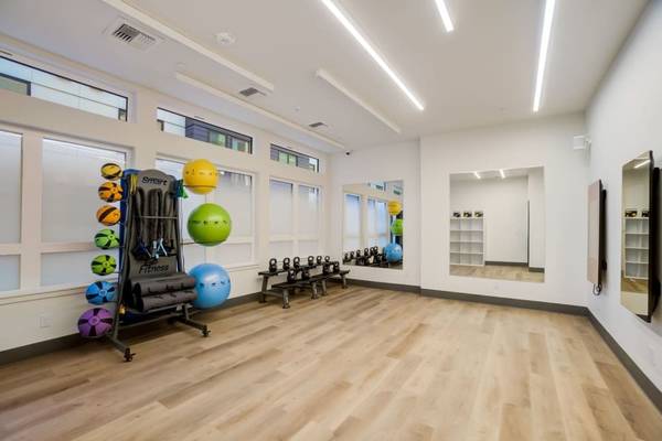 $1,717 / 476ft2 - Skydeck y parrillas de gas, estudio 1BA, ubicado en Burien!63688480163331121