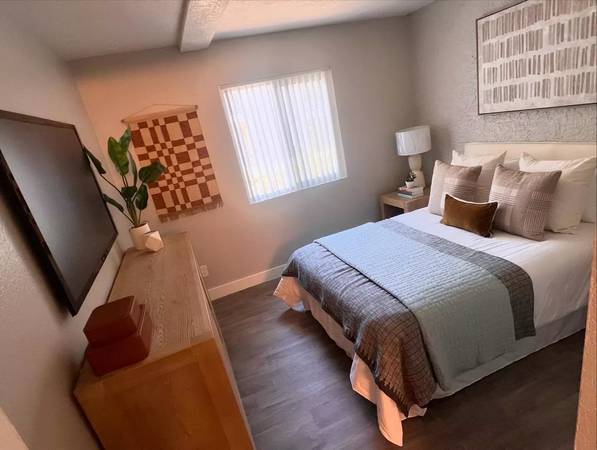 $1,329 / 2br - 818ft2 - Ready to view now! Visit our community today! (Phoenix - 10 Minute Drive to Dreamy Draw Recreation Area)64024825610242122