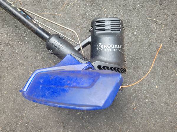 Kobalt 40-Volt Max Cordless String Trimmer 1