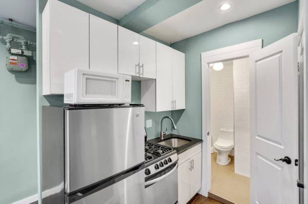 $400 Studio in East Village on a flexible lease (New York)63827341148035121
