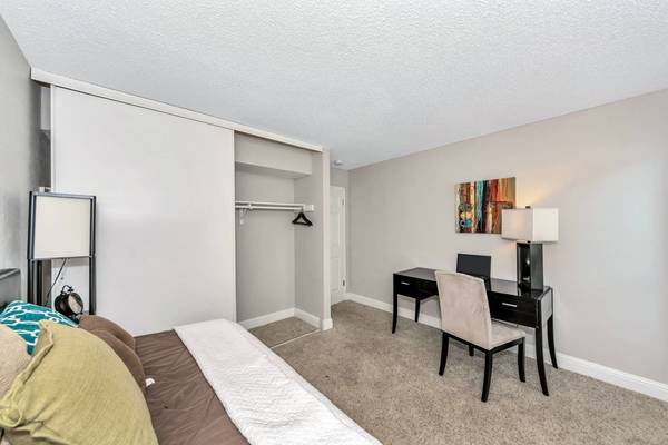 $1,155 / 1hab - 686ft2 - Lavaplatos, Áreas para picnic, Patio (4500 Sojourn Dr, Addison, TX)63796555317505123