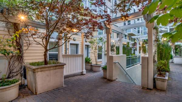 $1,500 / 2br - Welcome to your new home! This great unit is located on the 2nd floor of a newer (Oakland)64030488745089120