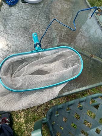 Pool net that hangs over side of pool 1