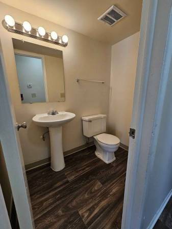 $1,175 / 2br - Heritage Glen has Townhomes available for June (Taylor)63926726554371122