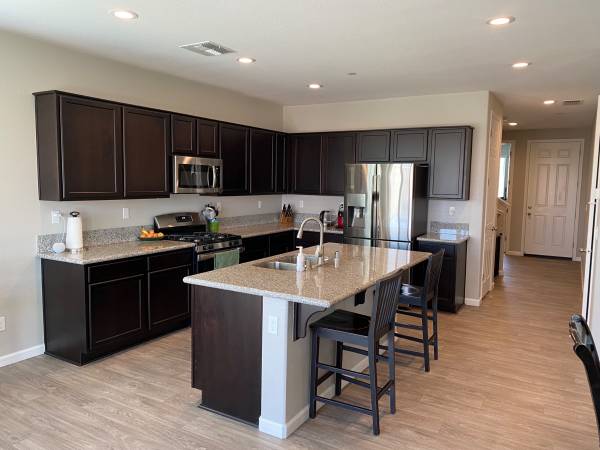 $3,800 / 5br - 2637ft2 - 7030 E. Samuel Court (Vacaville)64043666236802123
