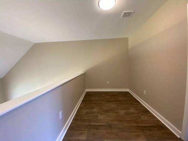 $1,926 / 2br - 1171ft2 - 6-weeks free if you move in within 7-days of applying! (Portland - Close to Airport)63956924393730122