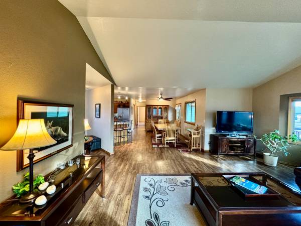 $649,000 / 3br - 1698ft2 - CONTRACT PENDING!  Awesome Bitterroot Views! (104 Apple Valley Drive)63656994168963124