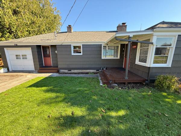 Ranch house, 1/2 acre, walk to beach/dock 1