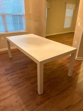 DINING ROOM TABLE WITH 6 CHAIRS 1